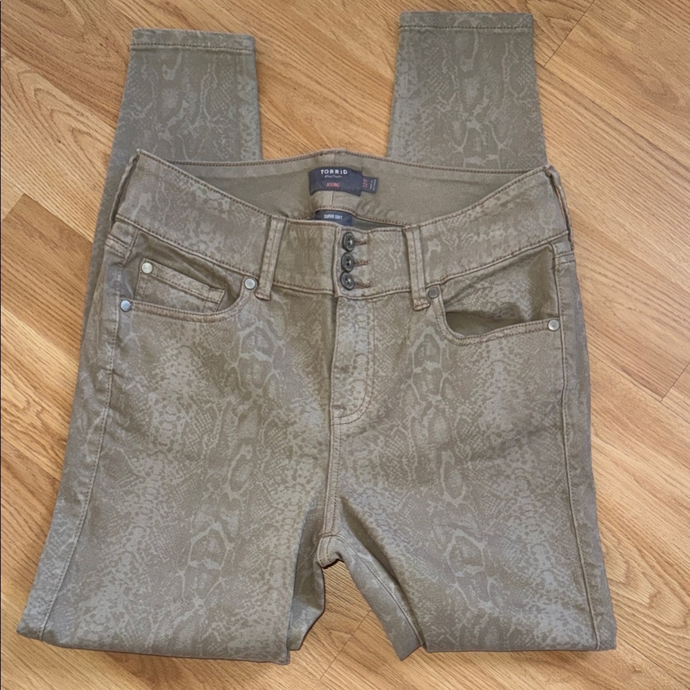Torrid Jeggings snake print skinny jeans 12R